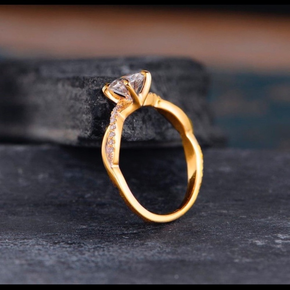 ❤️SOLD❤️ Gold Twisted Delicate White Sapphire Ring - Picture 4 of 10